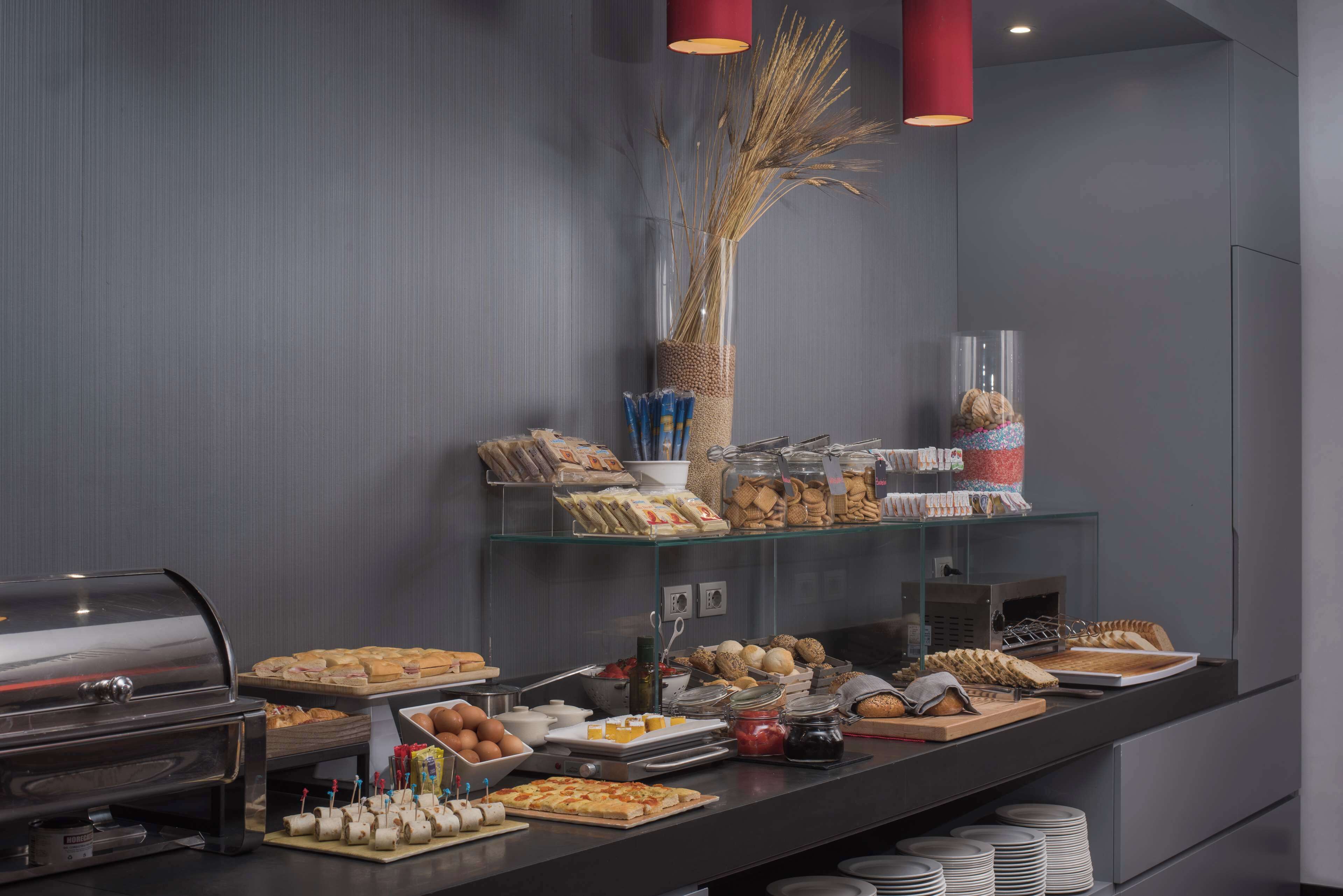 daily buffet breakfast for a fee