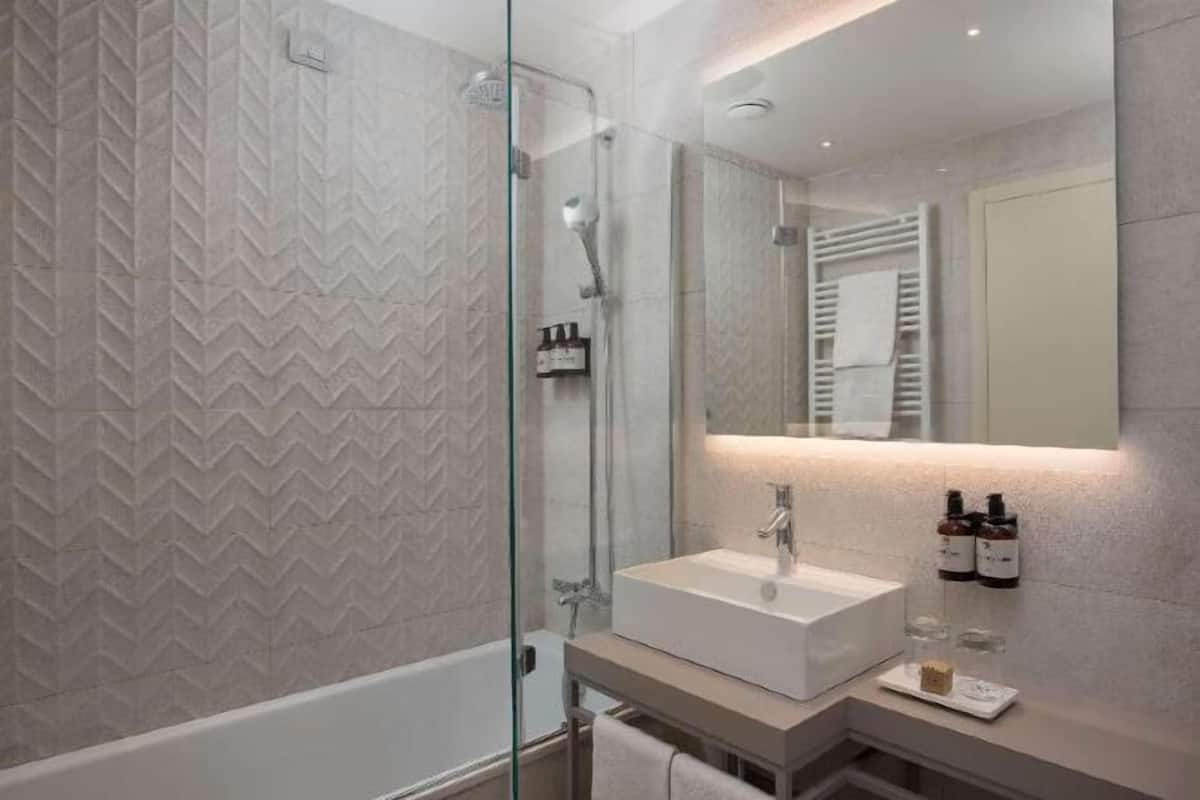 Bathroom | Eco-friendly toiletries, hair dryer, bidet, towels