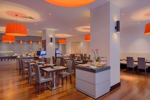 Buffet déjeuner servi tous les jours en supplément