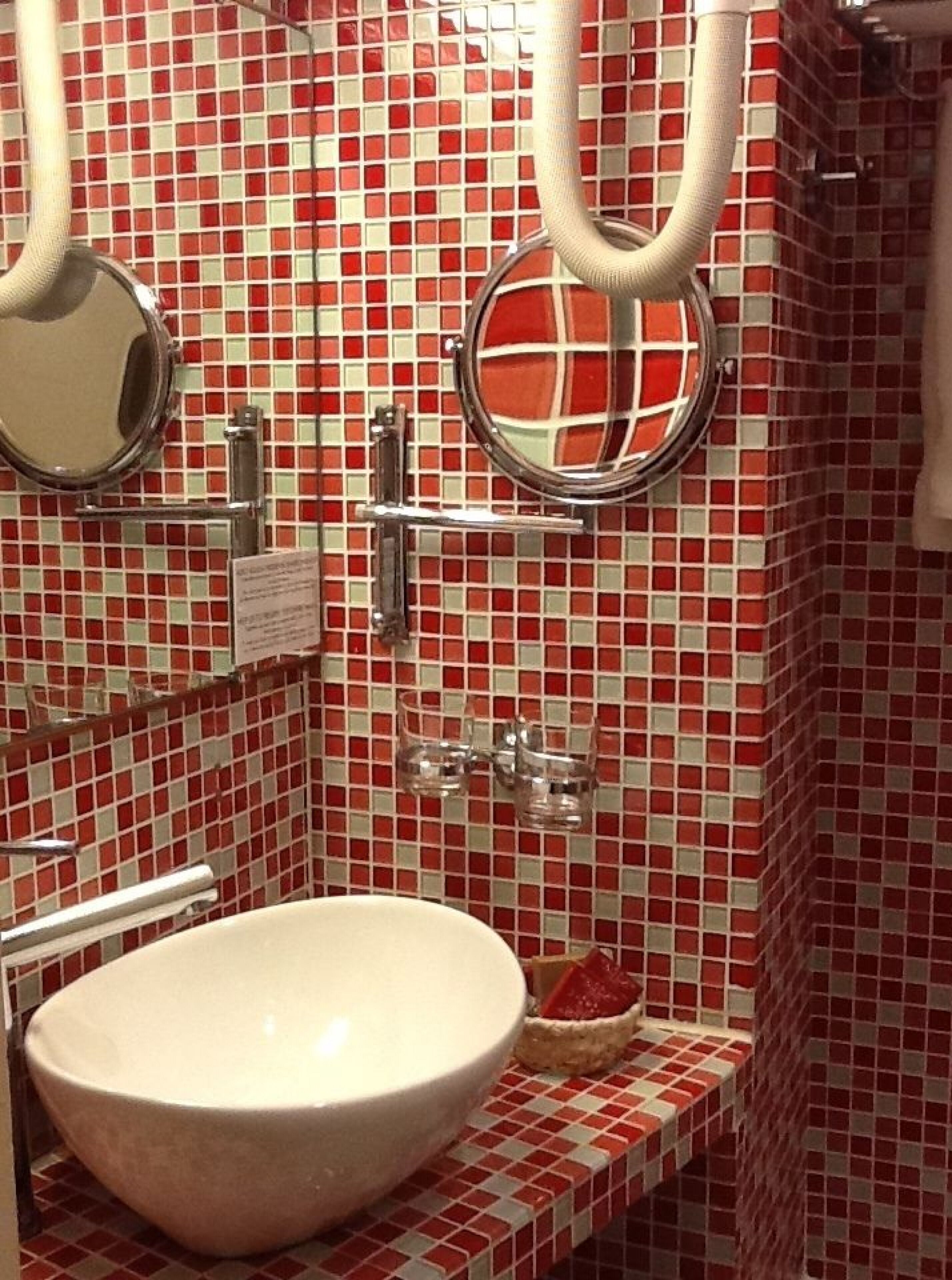 in-room safe, free wifi, bed sheets