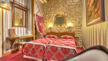 Caja de seguridad en la habitación, wifi gratis y ropa de cama