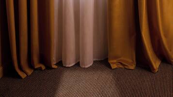 Caja de seguridad en la habitación, wifi gratis y ropa de cama