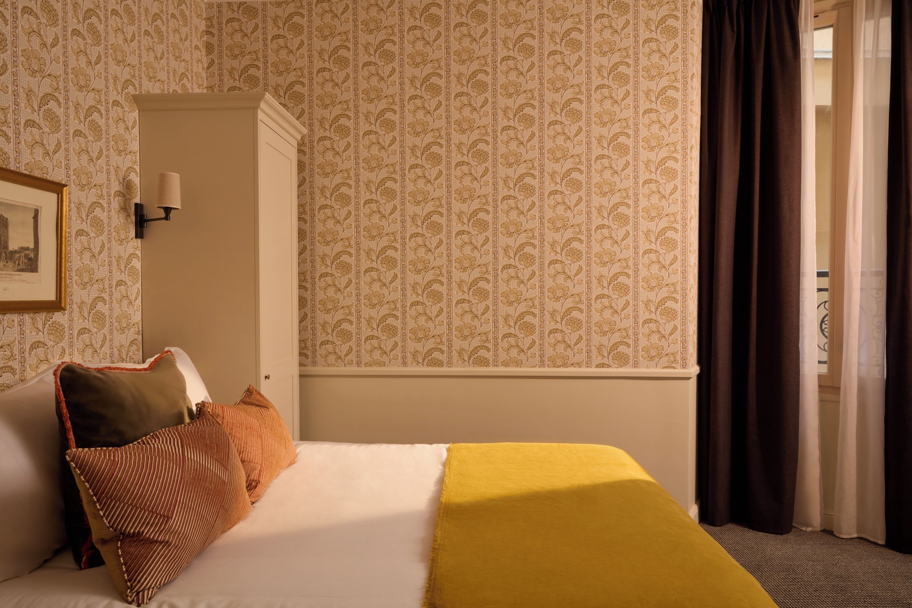 خزنة داخل الغرفة وواي فاي مجانًا وملاءات أسرّة