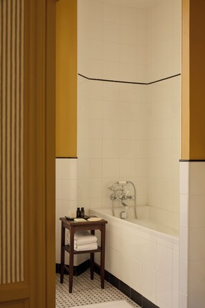 Dobbeltrom – superior | Bad | Toalettartikler (inkludert), hårføner, håndklær og såpe