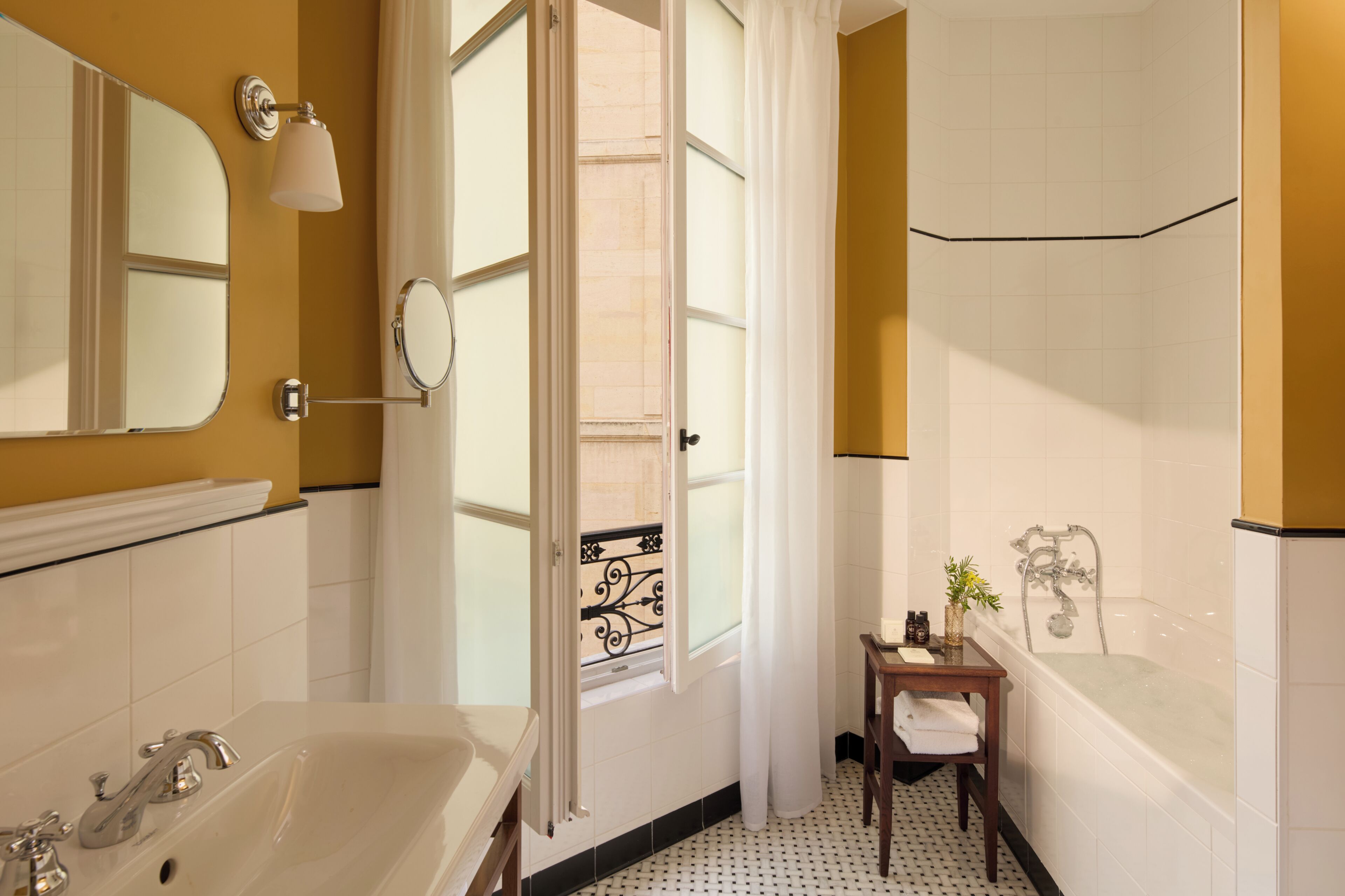 Superior Double Room | Bathroom | Free toiletries, hair dryer, towels, soap