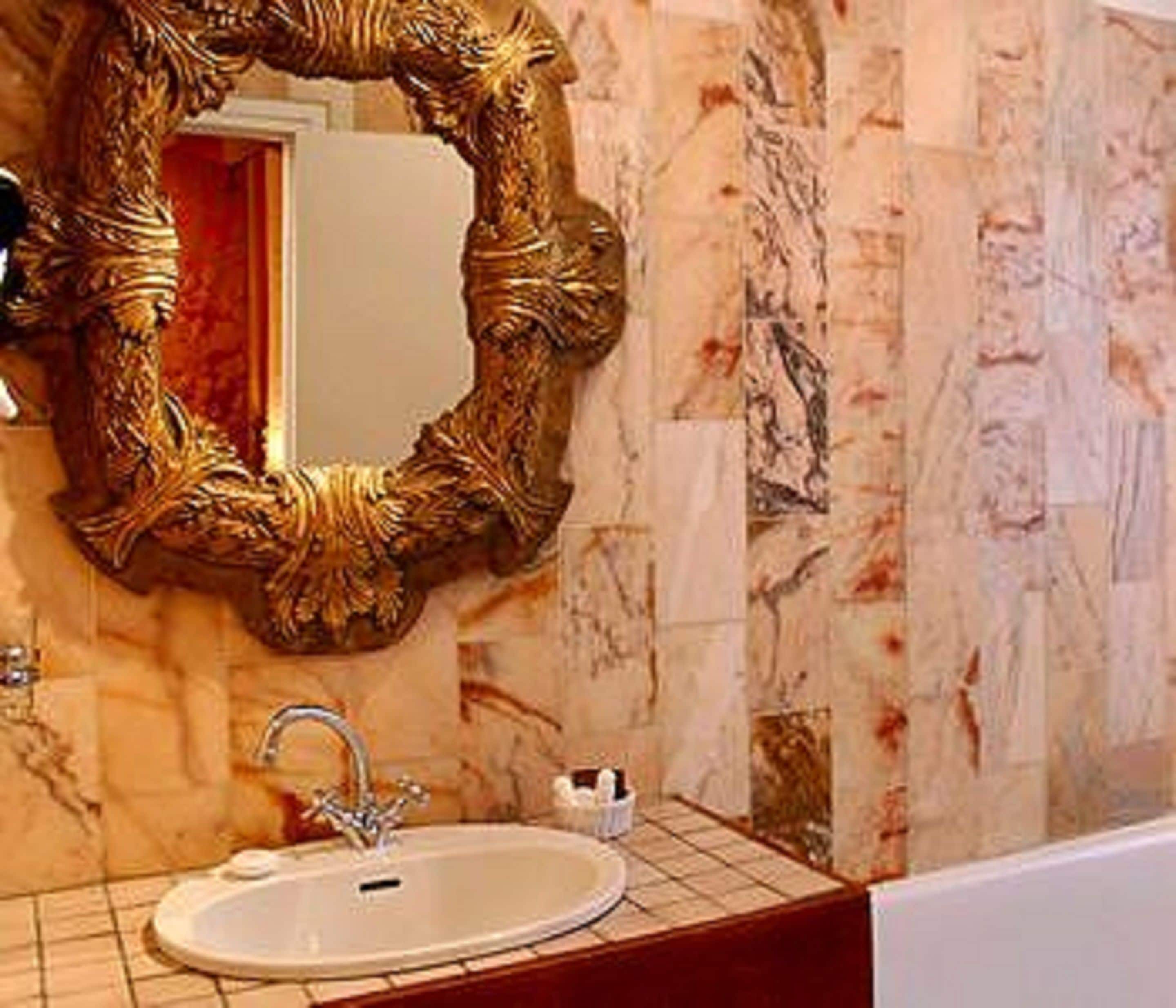 superior double room | bathroom | free toiletries, hair dryer, towels, soap