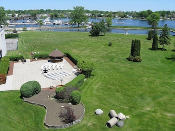 Ramada by Wyndham Belleville Harbourview Conference Centre