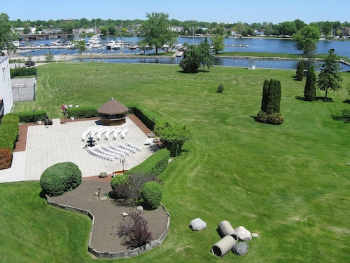 Ramada by Wyndham Belleville Harbourview Conference Centre