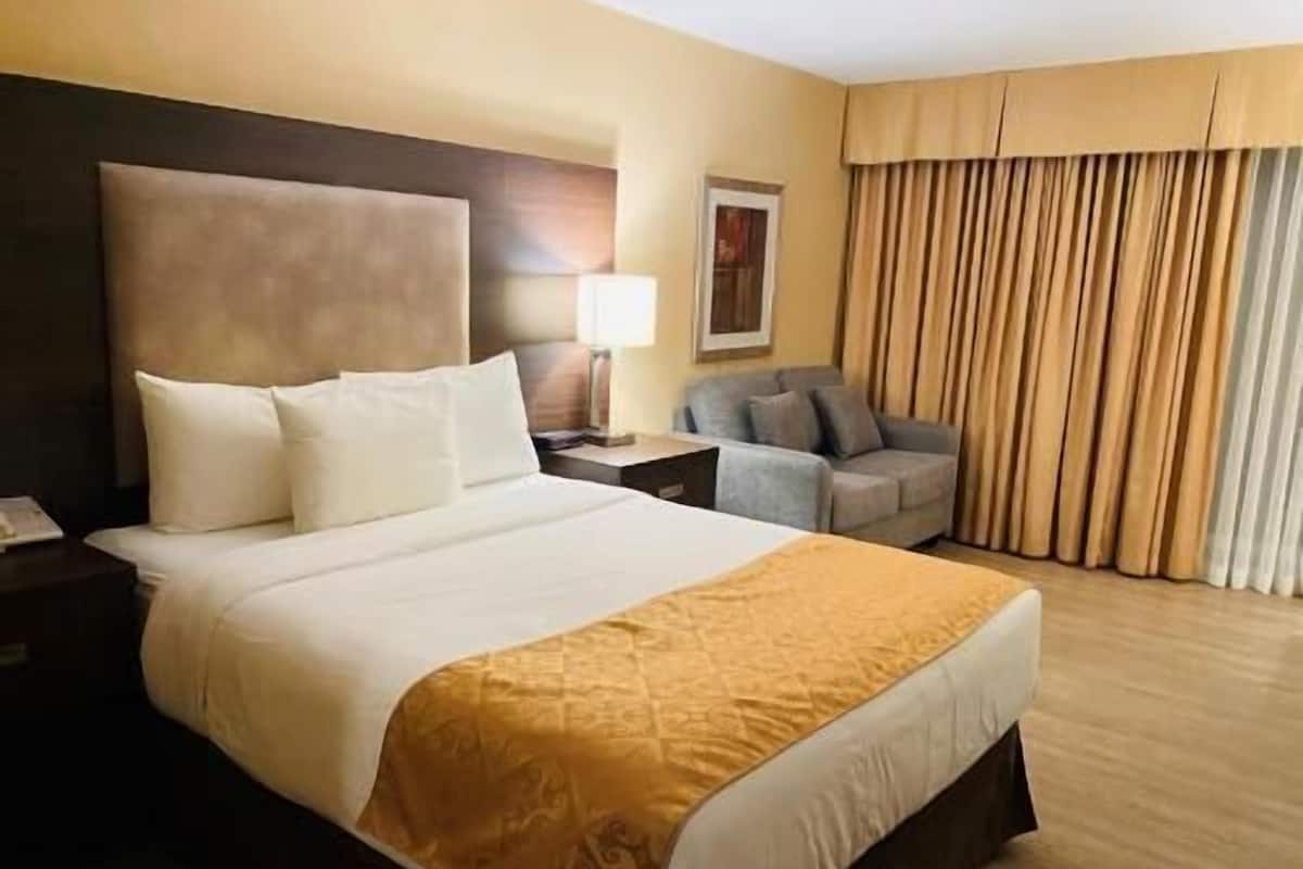 In-room safe, desk, soundproofing, iron/ironing board