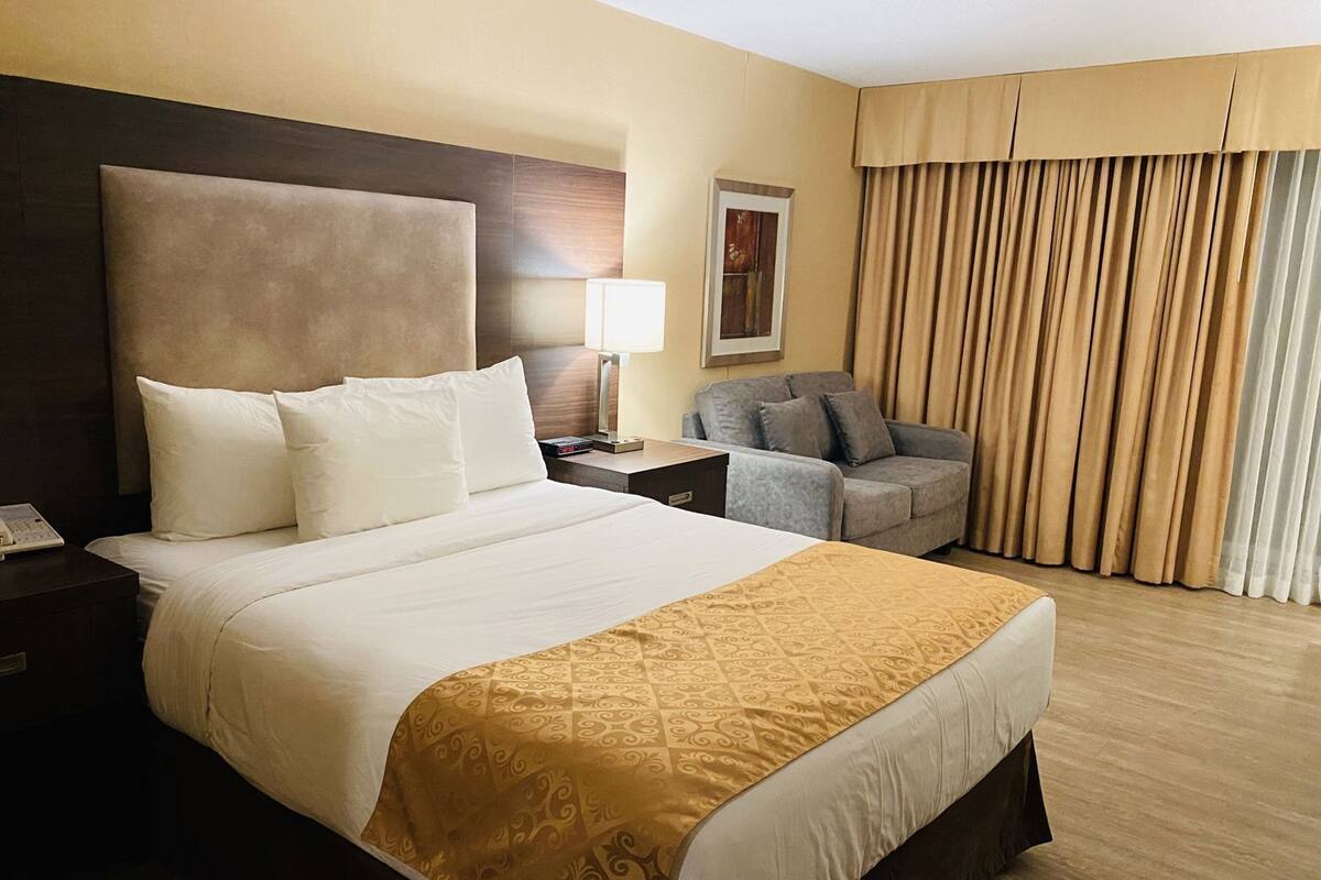 In-room safe, desk, soundproofing, iron/ironing board