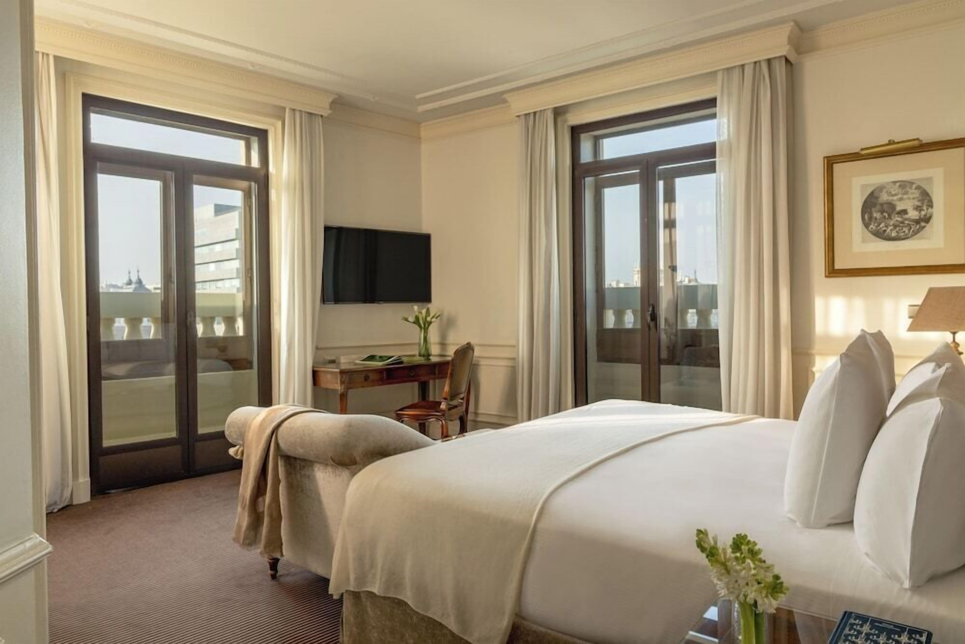 Literie de qualité, couette en duvet, minibar