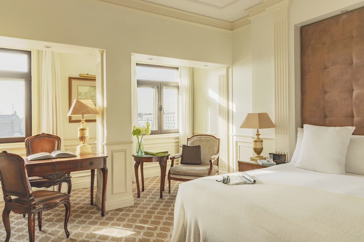 Deluxe Red Level Room (2+1) | Literie de qualité supérieure, couette en duvet d'oie, minibar