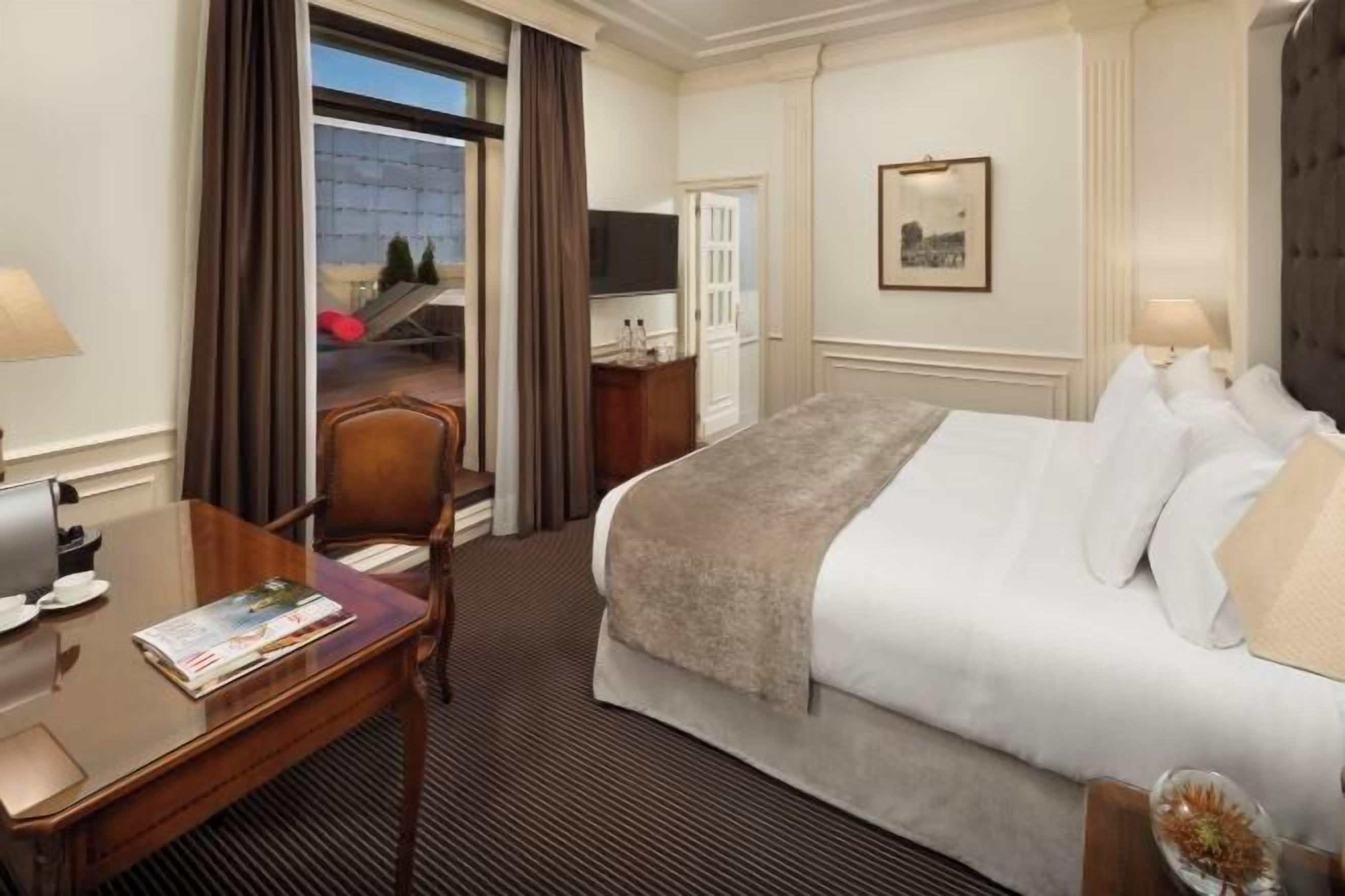 Premium bedding, down duvets, minibar, in-room safe