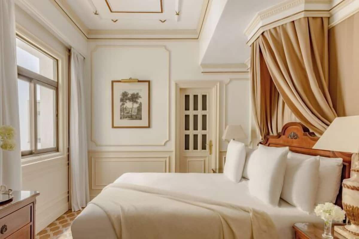 Premium bedding, down duvets, minibar, in-room safe