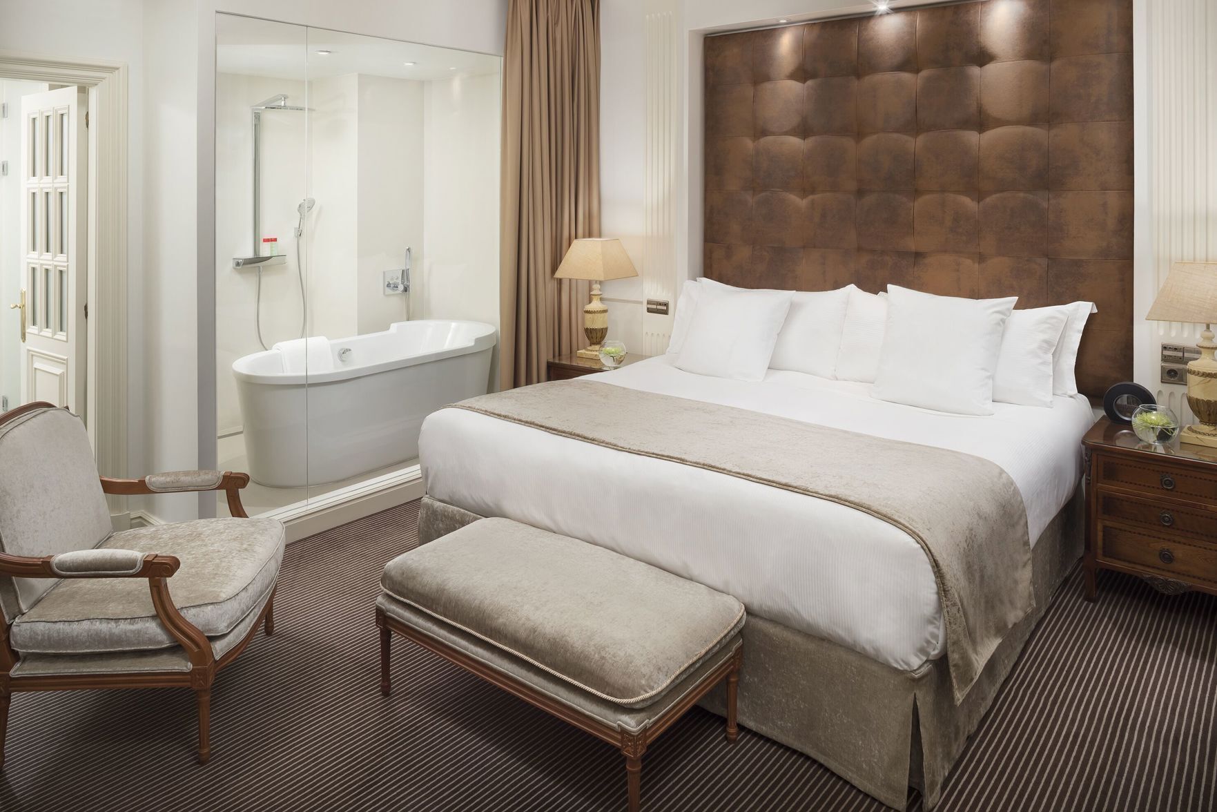 Literie de qualité, couette en duvet, minibar