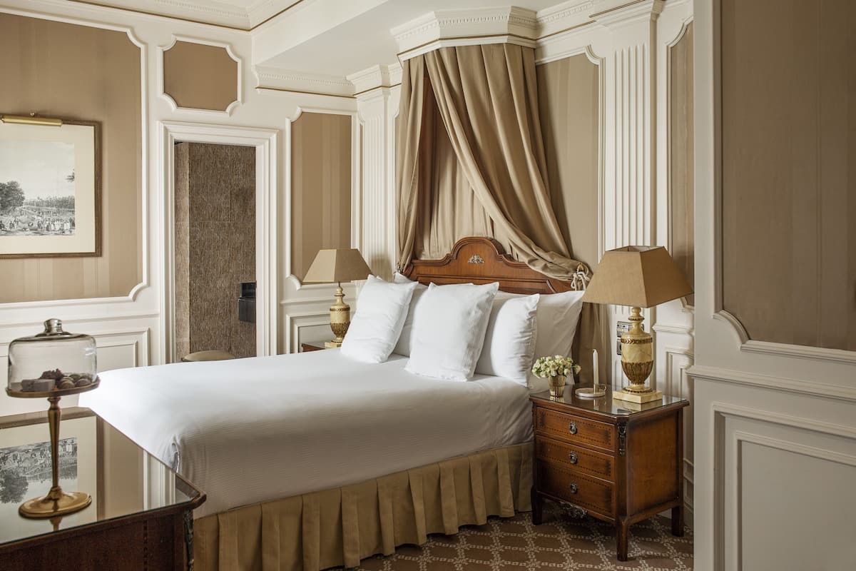 Supreme Room Red Level