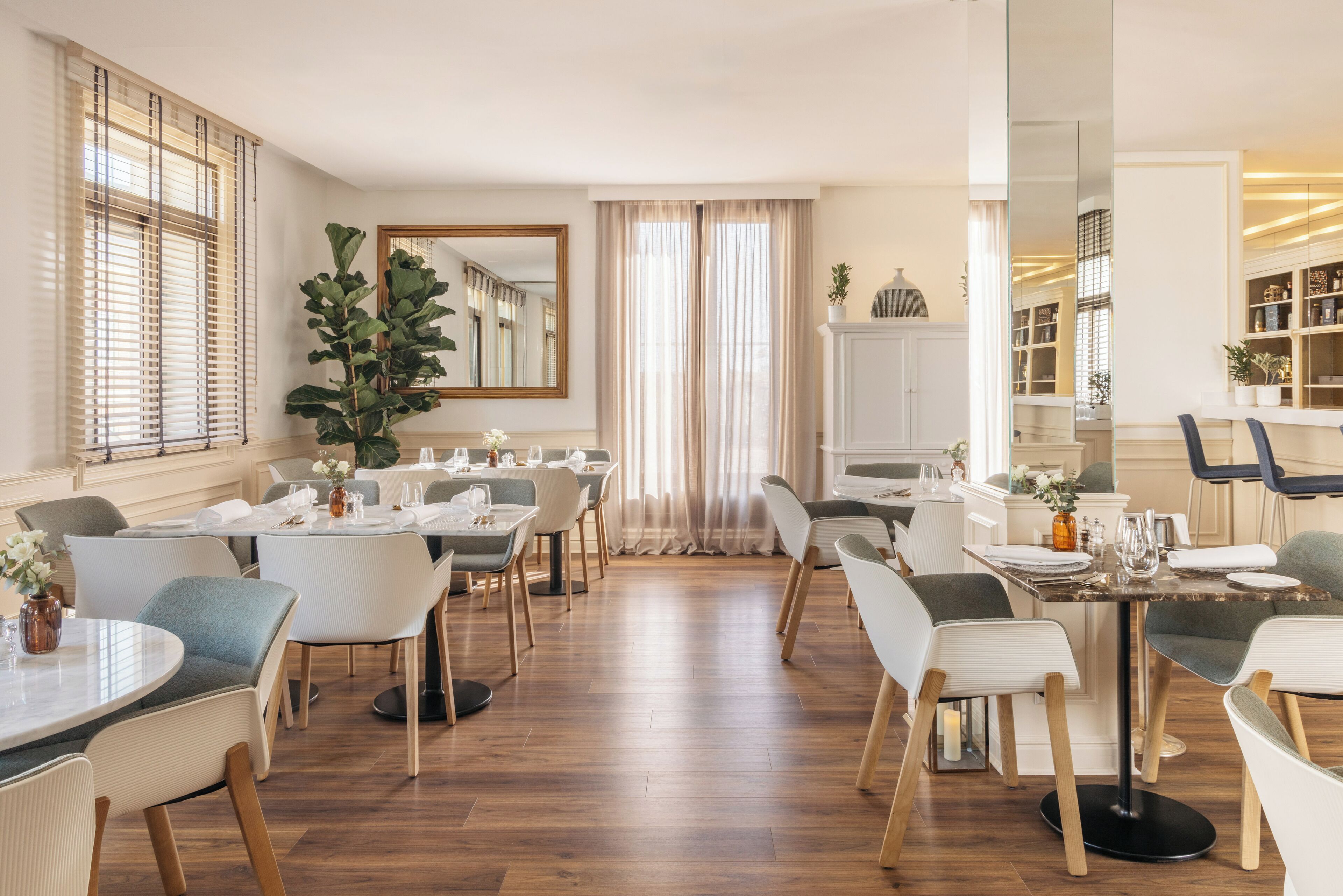 Desayuno buffet diario (EUR 40 por persona)