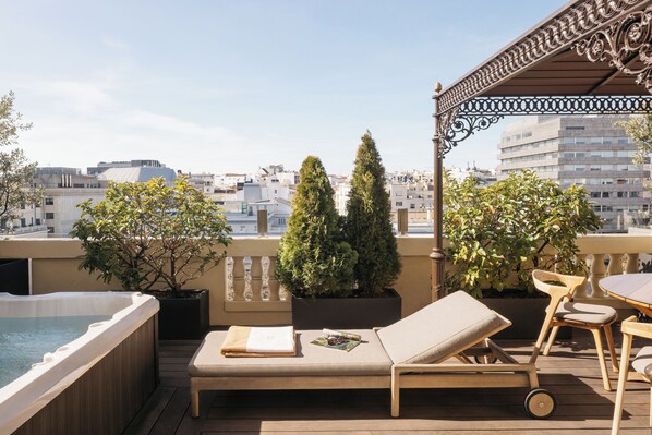 Premium bedding, down comforters, minibar, in-room safe - Hotel Fenix Gran Meliá - The Leading Hotels of the World (Madrid)