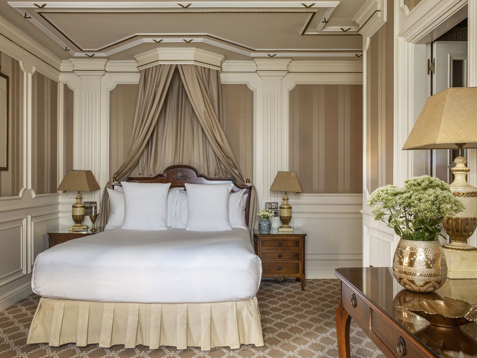 Literie de qualité, couette en duvet, minibar