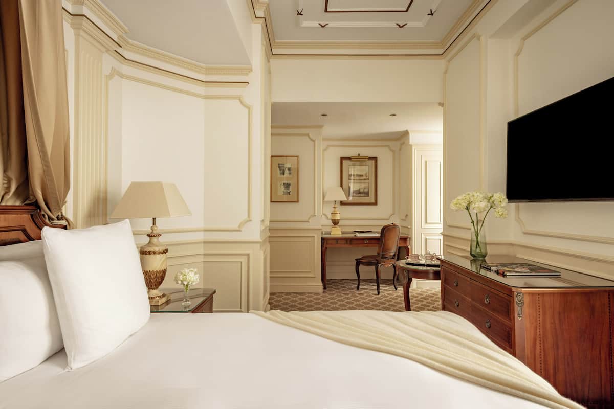 Chambre Classique | Literie de qualité supérieure, couette en duvet d'oie, minibar