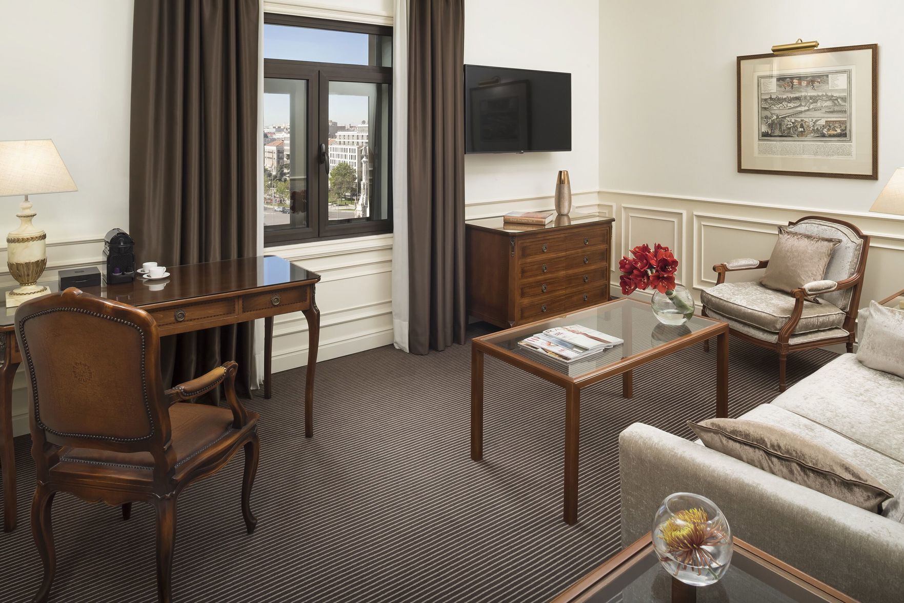 Aire de séjour | Tél éviseur au plasma de 37 po avec télévision par satellite, téléviseur