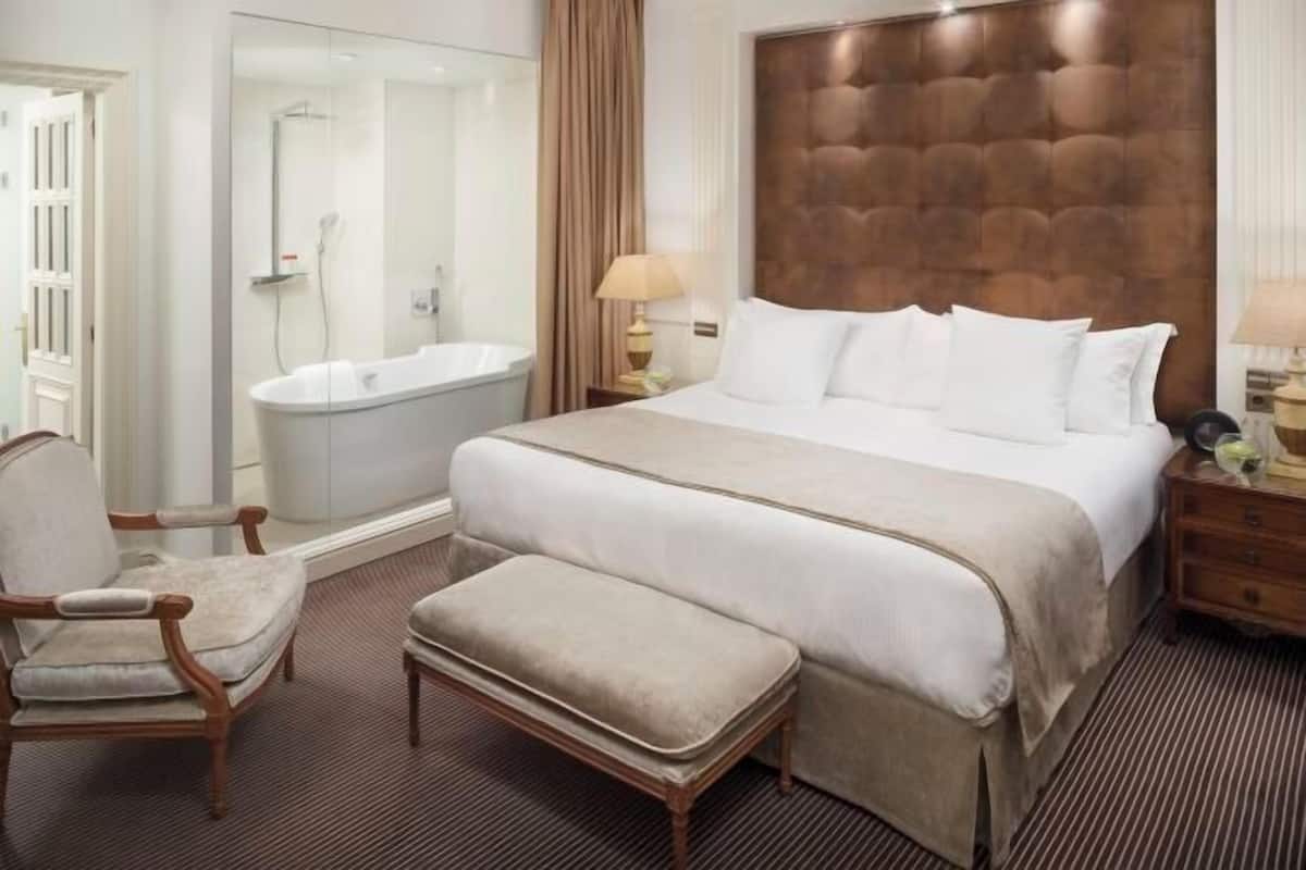 1 bedroom, premium bedding, down duvets, minibar