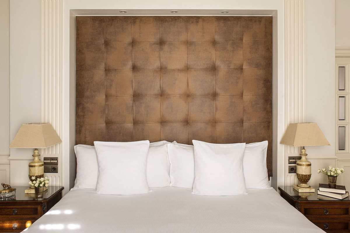 Premium bedding, down comforters, minibar, in-room safe