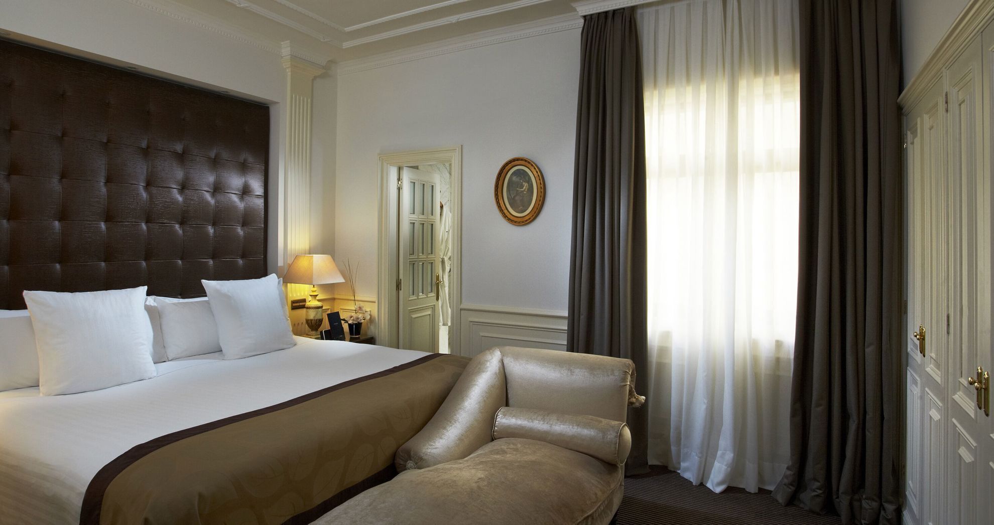 Literie de qualité, couette en duvet, minibar
