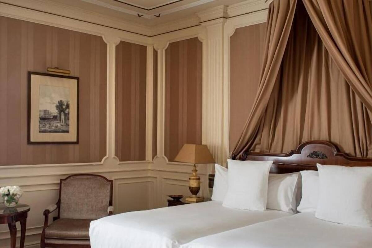 Premium bedding, down duvets, minibar, in-room safe