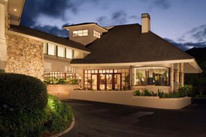 Exterior - Hilton Garden Inn Monterey (Monterey)