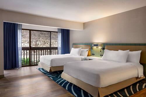 Premium bedding, in-room safe, desk, iron/ironing board