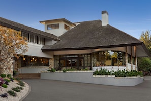 Exterior - Hilton Garden Inn Monterey (Monterey)