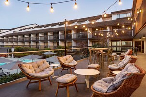 Outdoor pool, open 7:00 AM to 9:00 PM, free cabanas, sun loungers