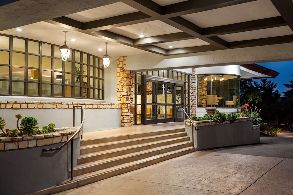luxury hotels in Monterey