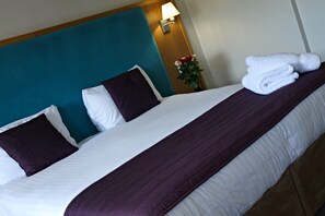 Hypo-allergenic bedding, iron/ironing board, free WiFi, bed sheets - The Chequers Hotel (Newbury)