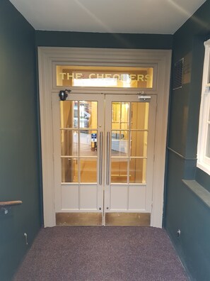 Property entrance - The Chequers Hotel (Newbury)