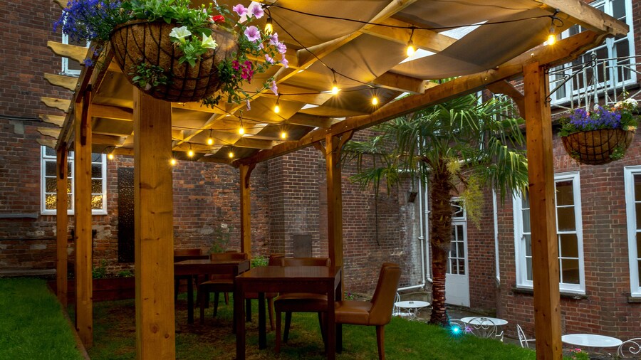 ザ チェッカーズ ホテル