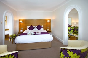 Junior Suite | Hypo-allergenic bedding, desk, iron/ironing board, free WiFi