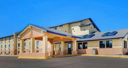 Super 8 by Wyndham Hutchinson