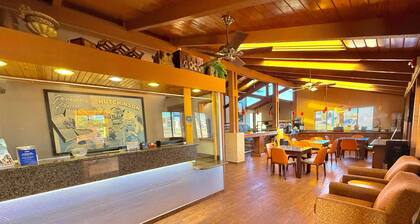 Super 8 by Wyndham Hutchinson