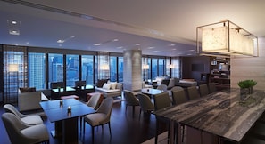 Executive lounge - New World Makati Hotel (Makati)