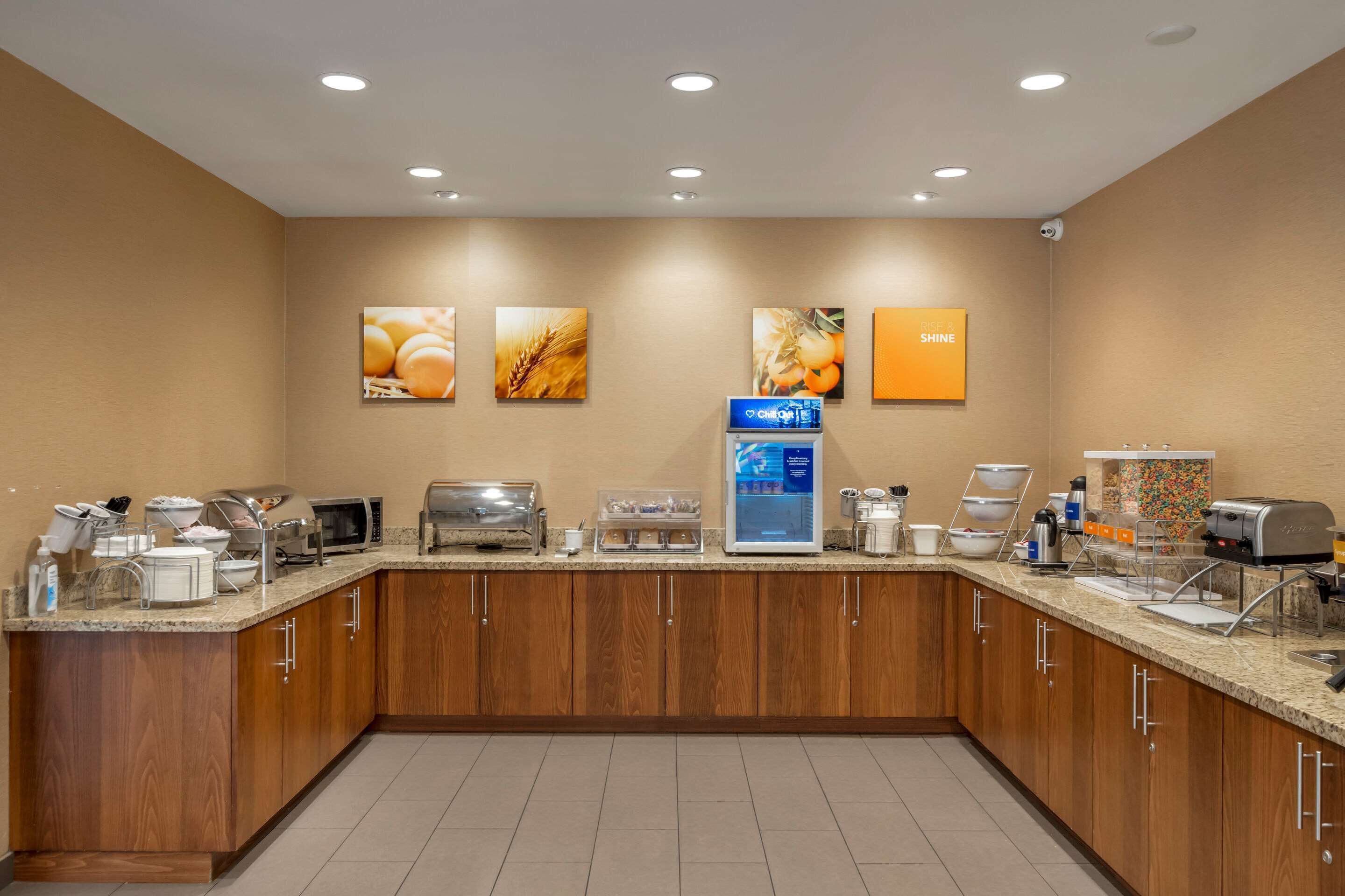 free daily full breakfast