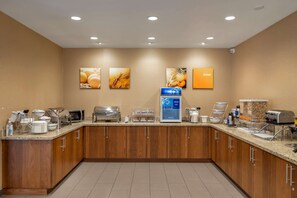 Free daily full breakfast  - Comfort Suites St George - University Area (St. George)