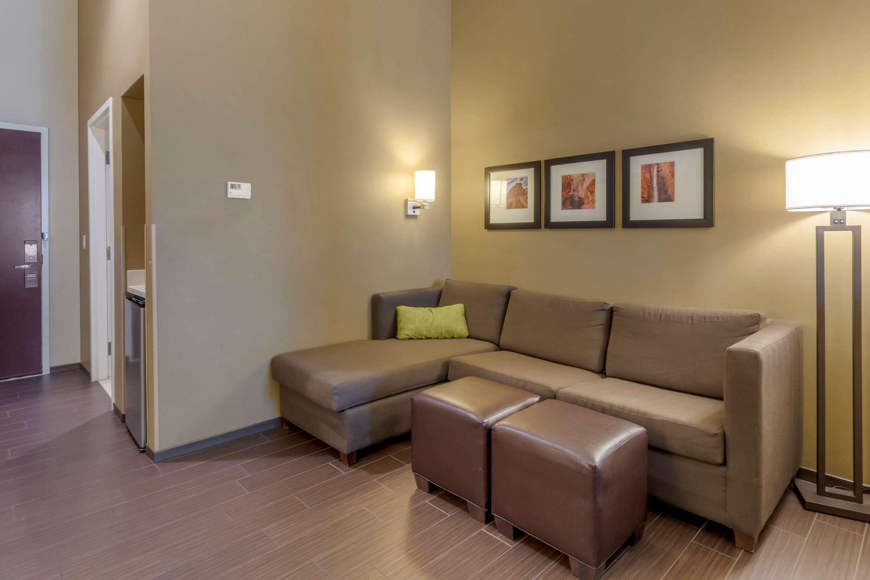 suite, multiple beds, non smoking | egyptian cotton sheets, premium bedding, individually decorated