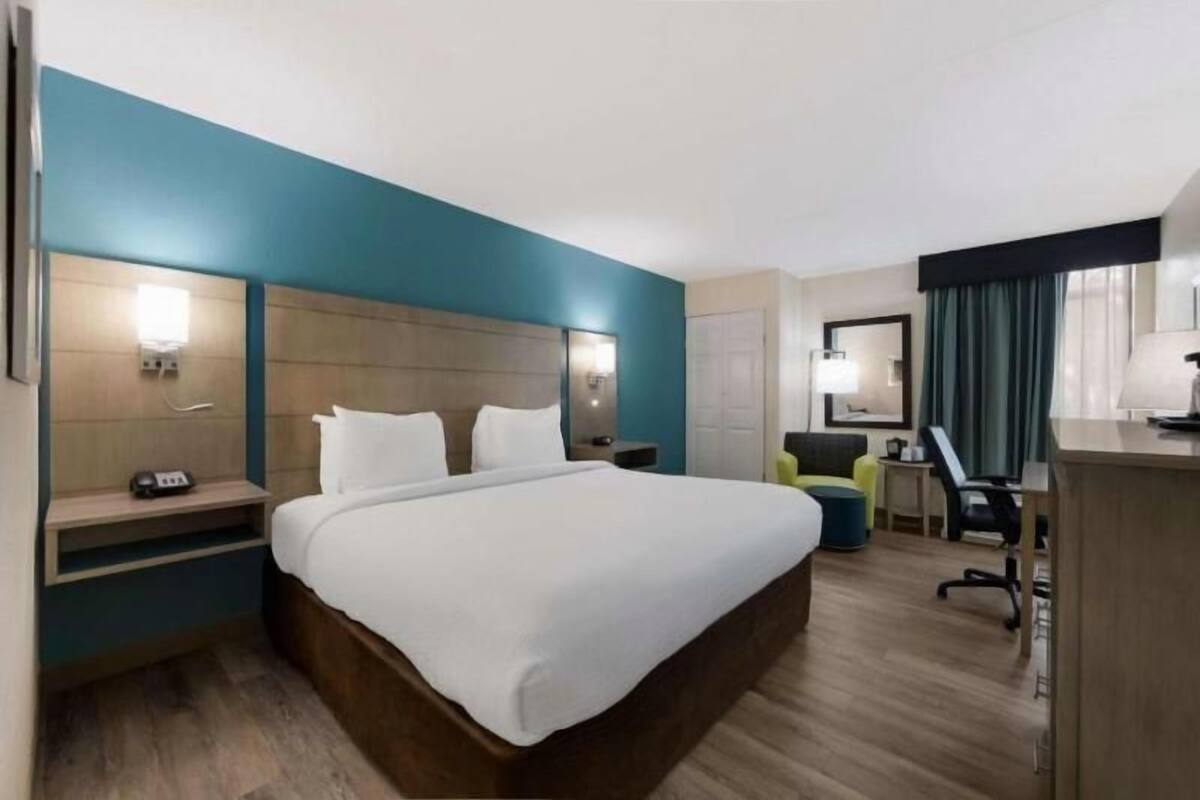 In-room safe, desk, laptop workspace, blackout drapes