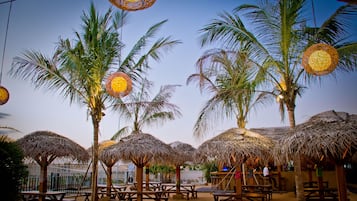 Bar accanto alla piscina