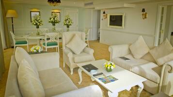 1 bedroom, Frette Italian sheets, minibar, in-room safe