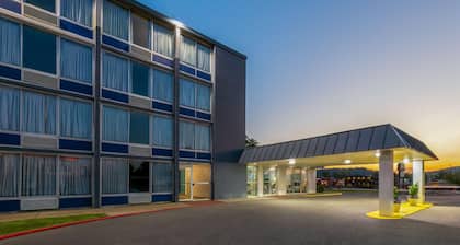 Days Inn by Wyndham Cambridge