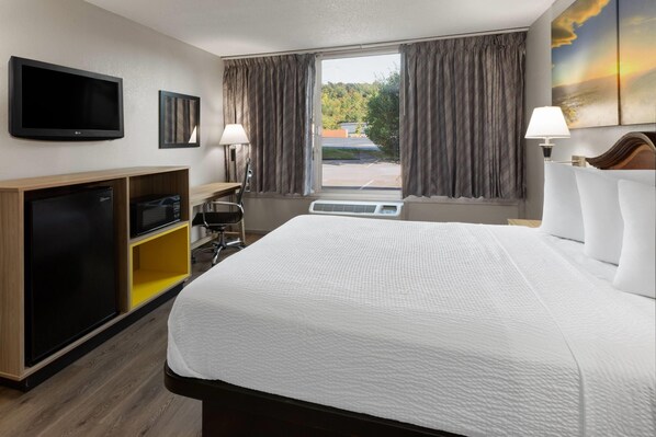 Habitación, 1 cama doble, accesible para personas con discapacidad, no fumadores | Colchones con acolchado adicional, escritorio, cortinas opacas