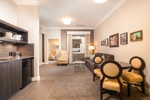 Premium Suite, 1 King Bed with Sofa bed